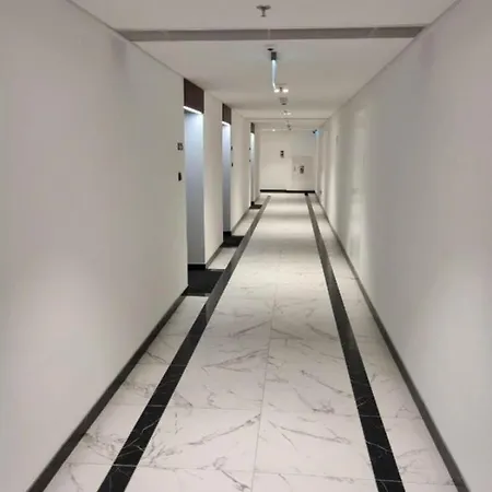 Hanza Tower Casino & Pool & Sauna & Jacuzzi アパート *