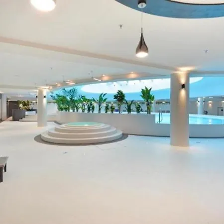 Hanza Tower Casino & Pool & Sauna & Jacuzzi شتشيتسين