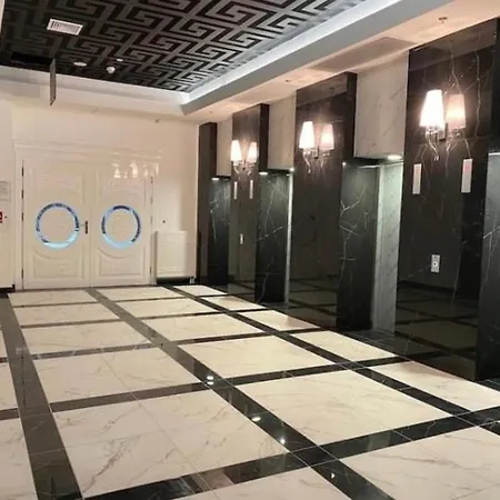 Hanza Tower Casino & Pool & Sauna & Jacuzzi شقة